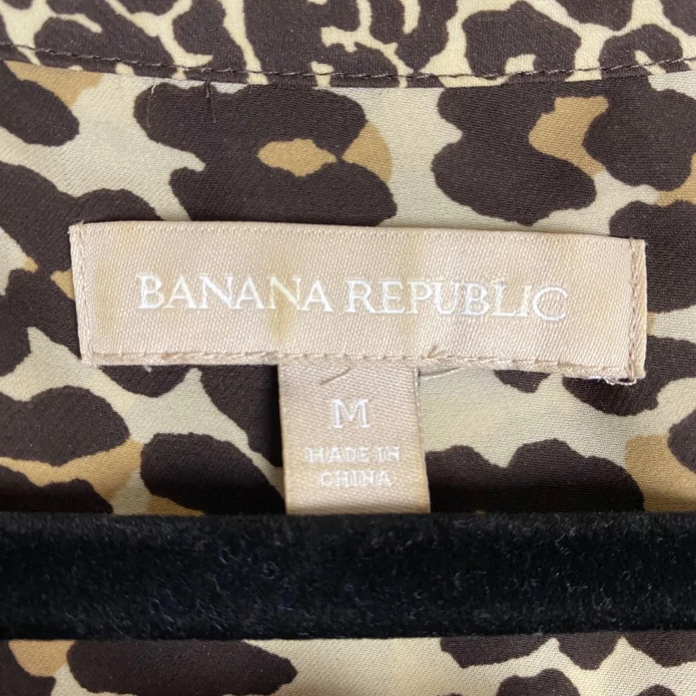 Banana Republic Leopard Print V-Neck Button Front Blouse Womens Medium Brown